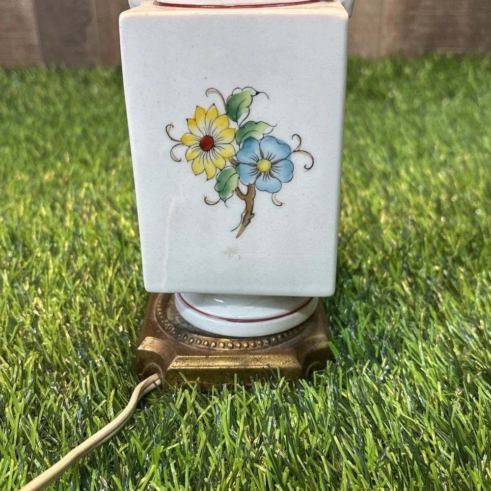 Vintage WWII-Era Ceramic Boudoir Lamp Mold 449 – Floral – Brass Base – Working‎